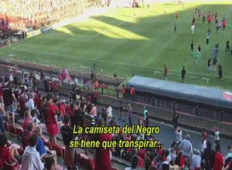 Hay bronca: los cánticos de Colón contra sus jugadores...