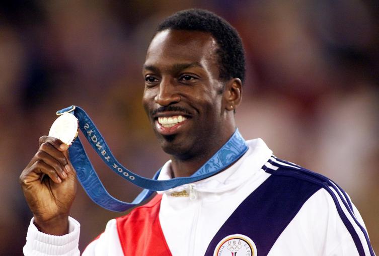 Michael Johnson: pasó de ser el hombre más rápido del mundo a tardar “15 minutos en caminar 200 metros” tras sufrir un derrame cerebral