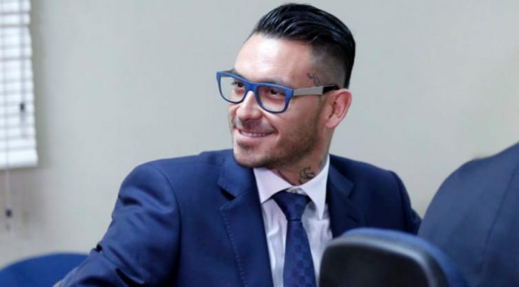 Se divulgan mensajes de WhatsApp entre Pinilla y un alto dirigente de Colón