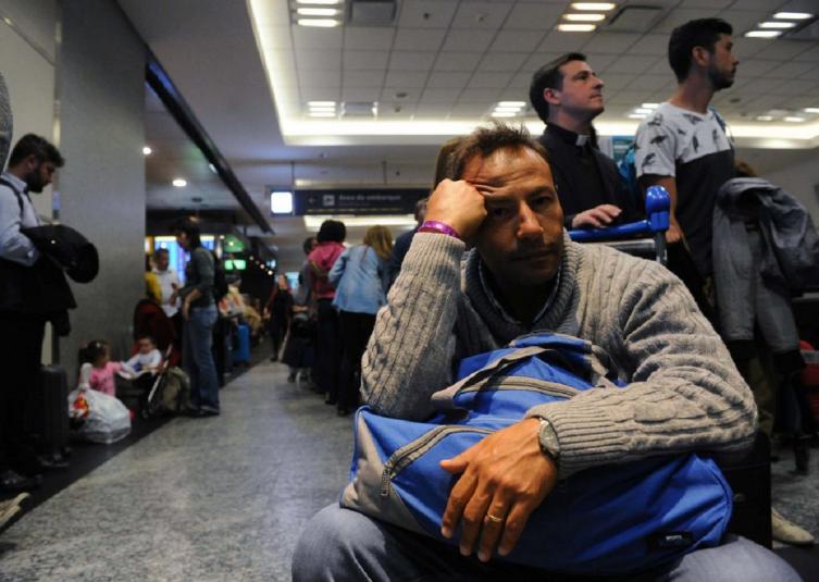 Con un acatamiento total, se inició el paro de los trabajadores de Aerolíneas y Austral