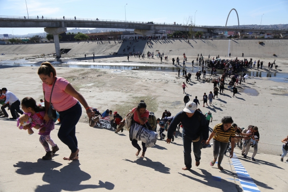 Máxima tensión en la frontera entre México y Estados Unidos