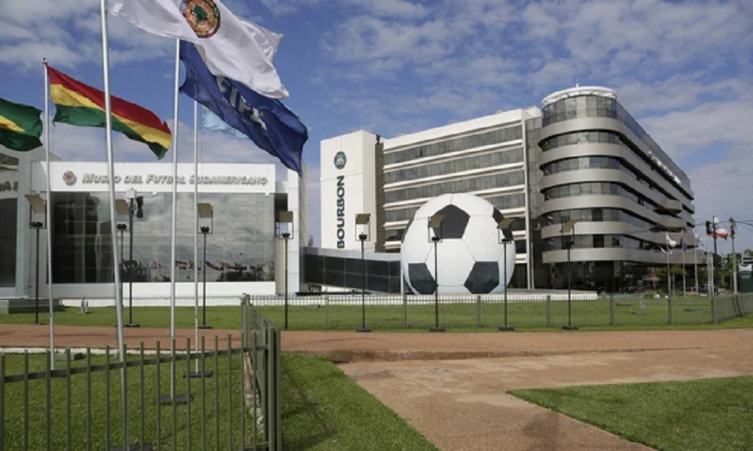 Los integrantes del Tribunal de la Conmebol que decidirá el futuro de River en la Libertadores