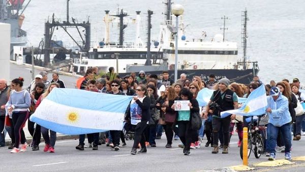 Familiares de tripulantes del ARA San Juan denuncian abandono 