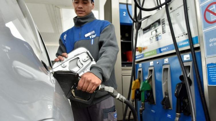 YPF bajó el precio de las naftas