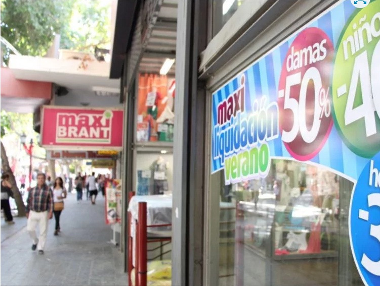 Las ventas minoristas cayeron 15,6% en noviembre y ya acumulan 11 meses en baja