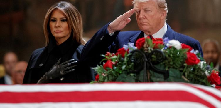 Trump le rindió homenaje al ex presidente Bush en el Capitolio de Estados Unidos