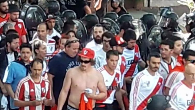 Detienen a un hincha de River por la brutal agresión del micro de Boca