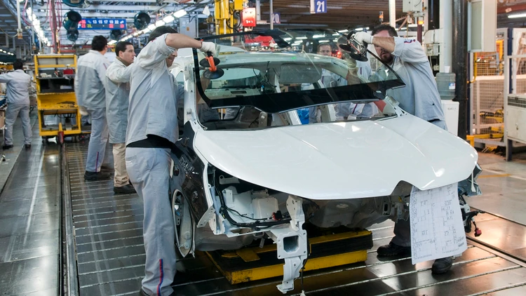 Por tercer mes consecutivo cayó la producción de autos