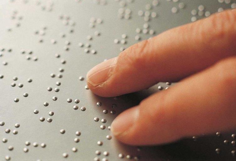 Sistema Braille en supermercados y comercios