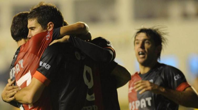 Historial de Colón visitando a Defensa y Justicia