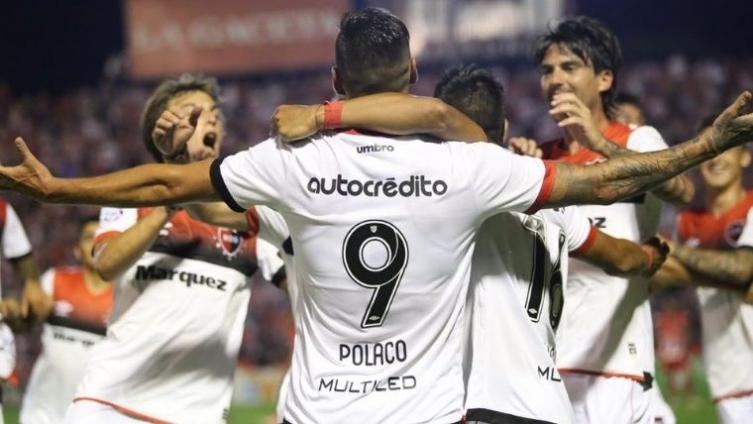 Newell ´s, goleada y desahogo en Tucumán