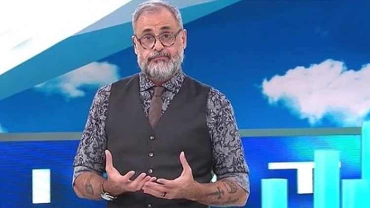 Rial renuncia a 