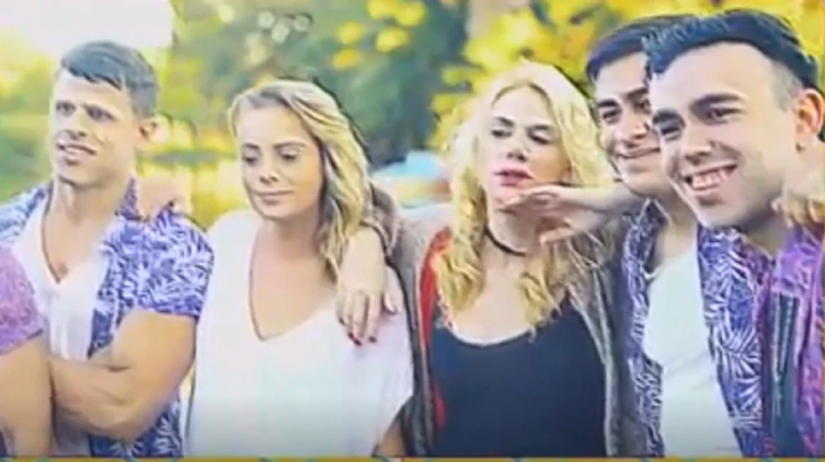 Esmeralda Mitre se lanzó como cantante de Cumbia Pop: el imperdible video