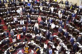 El senado aprobó la Ley Micaela