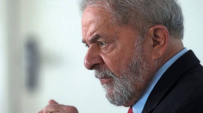 Suspendieron el fallo cautelar que permitía la excarcelación de Lula en Brasil