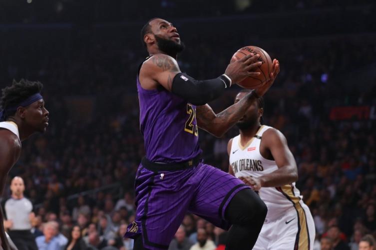 LeBron James fue otra vez determinante para los Lakers