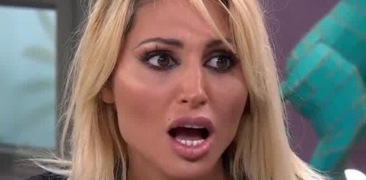 Tras el escándalo con su marido, Vicky Xipolitakis piensa en el divorcio