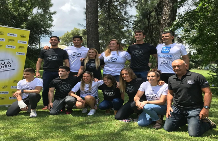 Deportistas que se unieron con un compromiso social y festeja la Navidad todo el año  