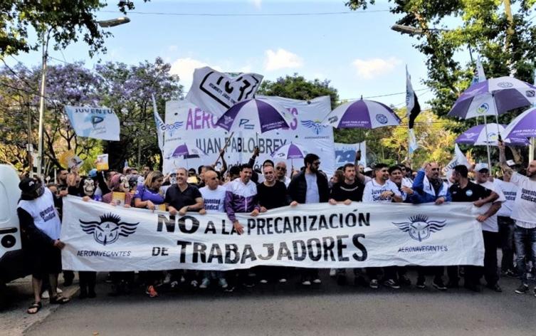 Aeronavegantes se moviliza por reclamos laborales