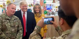 Trump visita tropas estadounidenses estacionadas en Irak