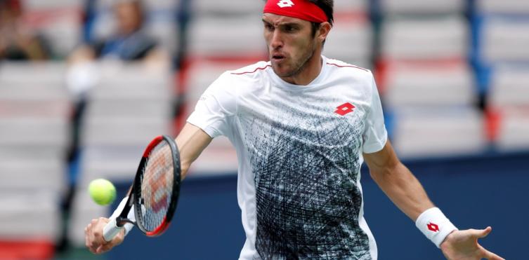Mal comienzo de temporada para Leonardo Mayer, vapuleado por un desconocido