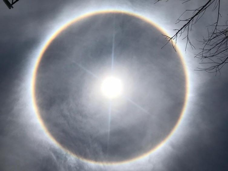 Un halo solar sorprendió a varias ciudades del centro del país