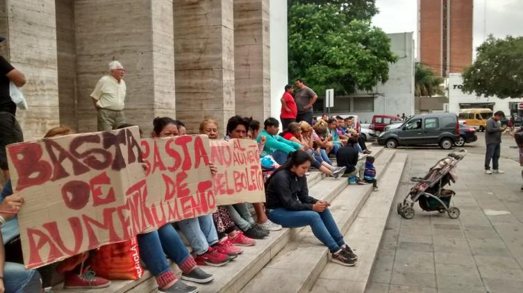 Reclamo contra el aumento del boleto del transporte