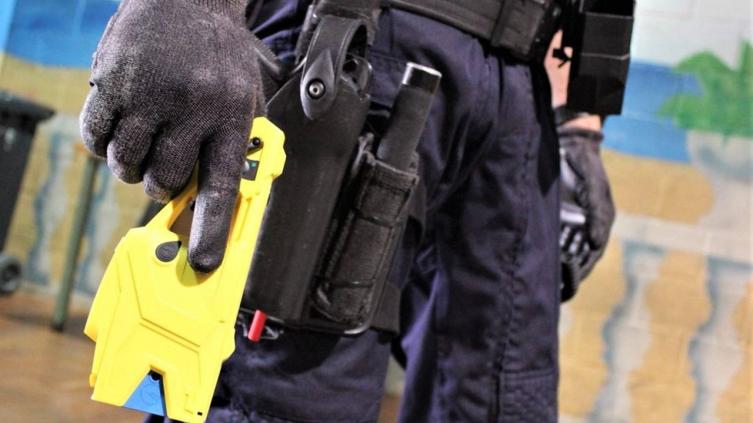 El Gobierno comprará 300 pistolas Taser