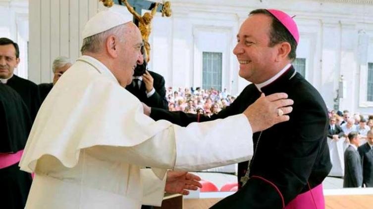 El vaticano investiga a un obispo argentino