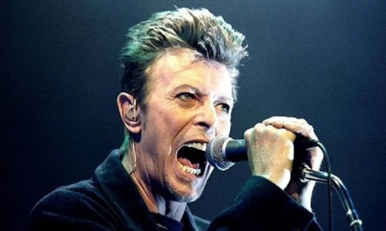 Un disco premonitorio, un musical y una herencia millonaria: los últimos días de David Bowie