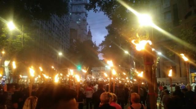 Buenos Aires: Multitudinaria marcha de las antorchas