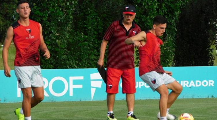 Comesaña paró a su segundo equipo con Rodríguez en el ataque