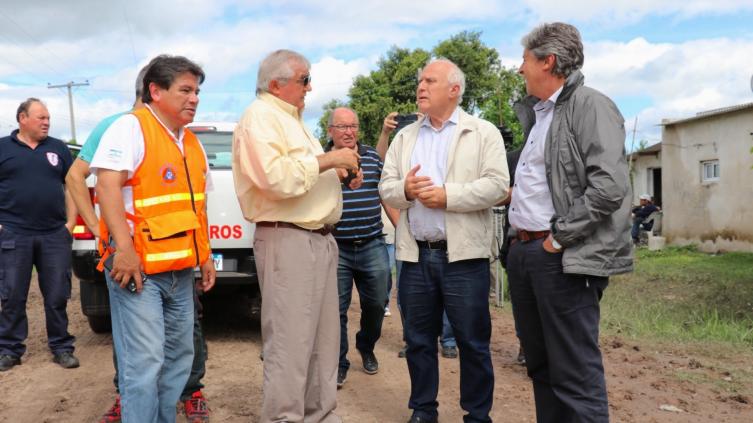 El gobernador recorrió las zonas afectadas y declaró la Emergencia Hídrica