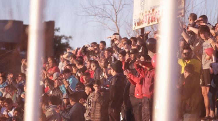 Más de 120 hinchas de Colón no podrán ingresar a las canchas por un año