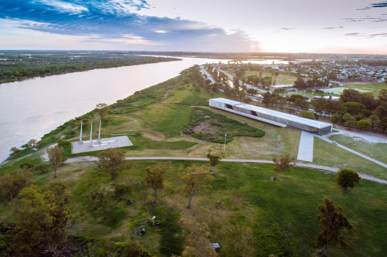 Domingos de taller y peña folclórica junto al río