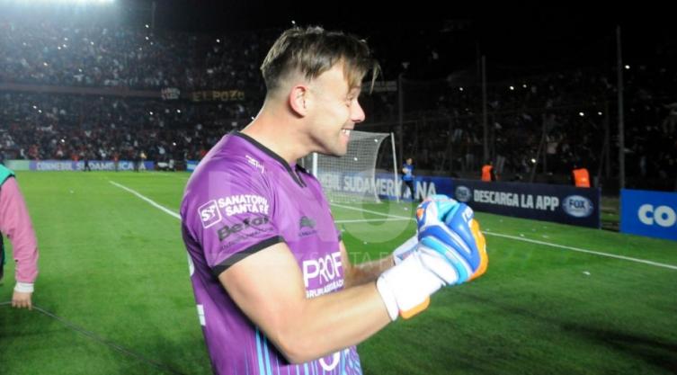 Leonardo Burián, otra vez importante para Colón en los penales