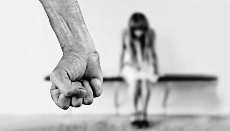 Violencia de género: ¿producto de un trastorno mental o de una sociedad o familia violenta?
