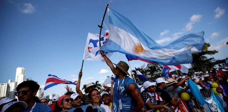 Miles de jóvenes esperan al Papa Francisco en Panamá 