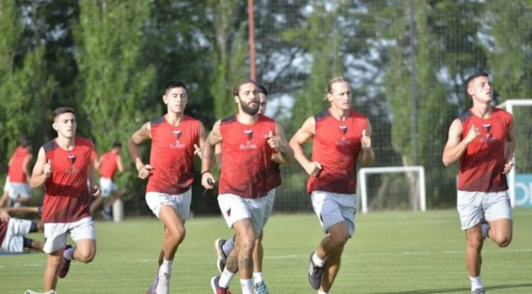 Gonzalo Escobar no jugará ante Argentinos