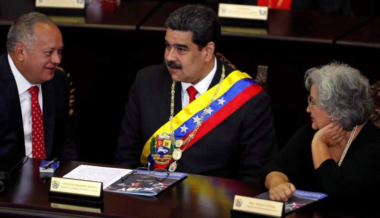 Venezuela: EE.UU. acata orden de Maduro y retira diplomáticos mientras Guaidó ofrece 