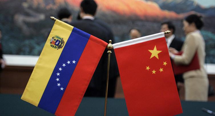 China apoya a Maduro y repudia la intromisión de Estados Unidos