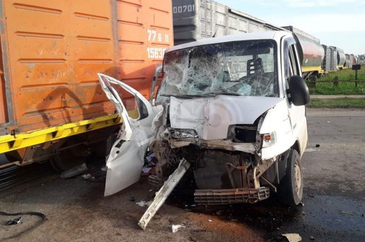 Una traffic chocó contra el Belgrano Cargas en la ruta 19