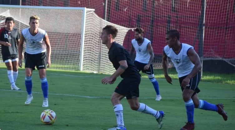 Colón: Mateo Hernández firmó su primer contrato profesional