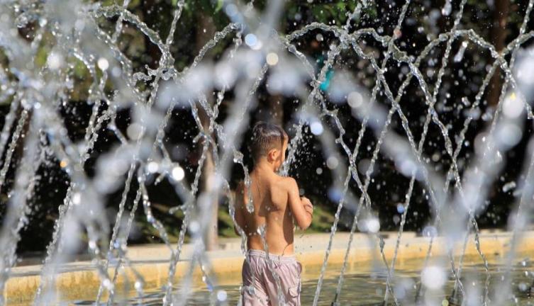 El calor no cede en gran parte del país y el alivio se espera para el martes