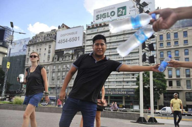 ¿Cuál es la causa de la ola de calor que azota a gran parte del país?