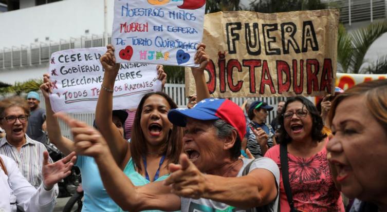 Miles de venezolanos protestaron en todo el país contra Maduro