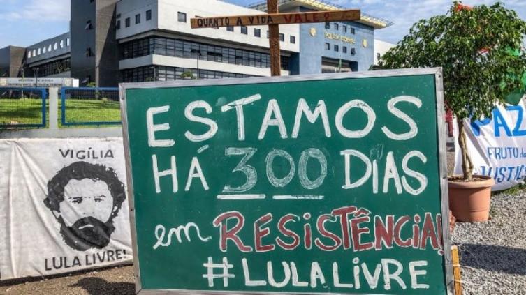 Lula cumple 300 días preso e impulsan su nominación al Nobel de Paz