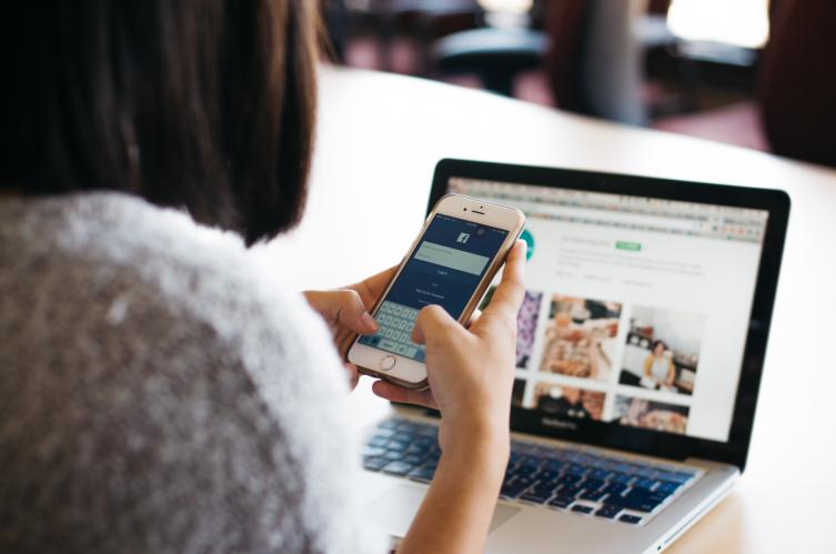 ¿Qué efectos tiene Facebook en la salud mental? 