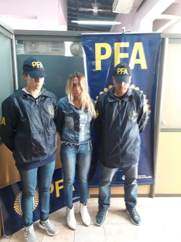 Un juez viajó con su secretaria a Chile con pasajes comprados por la pareja de un preso