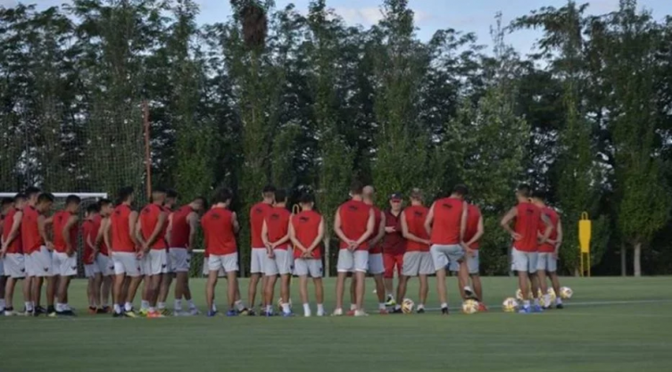 Colón ya cuenta con todo el plantel y piensa en Vélez